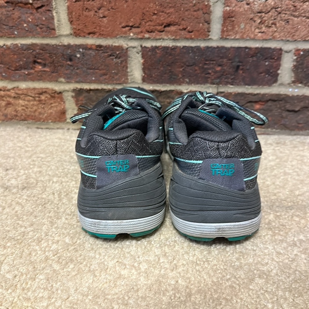 Good condition! Women’s SZ 9 Altra Olympus 2.0. Some wear. See pics. - Picture 3 of 9